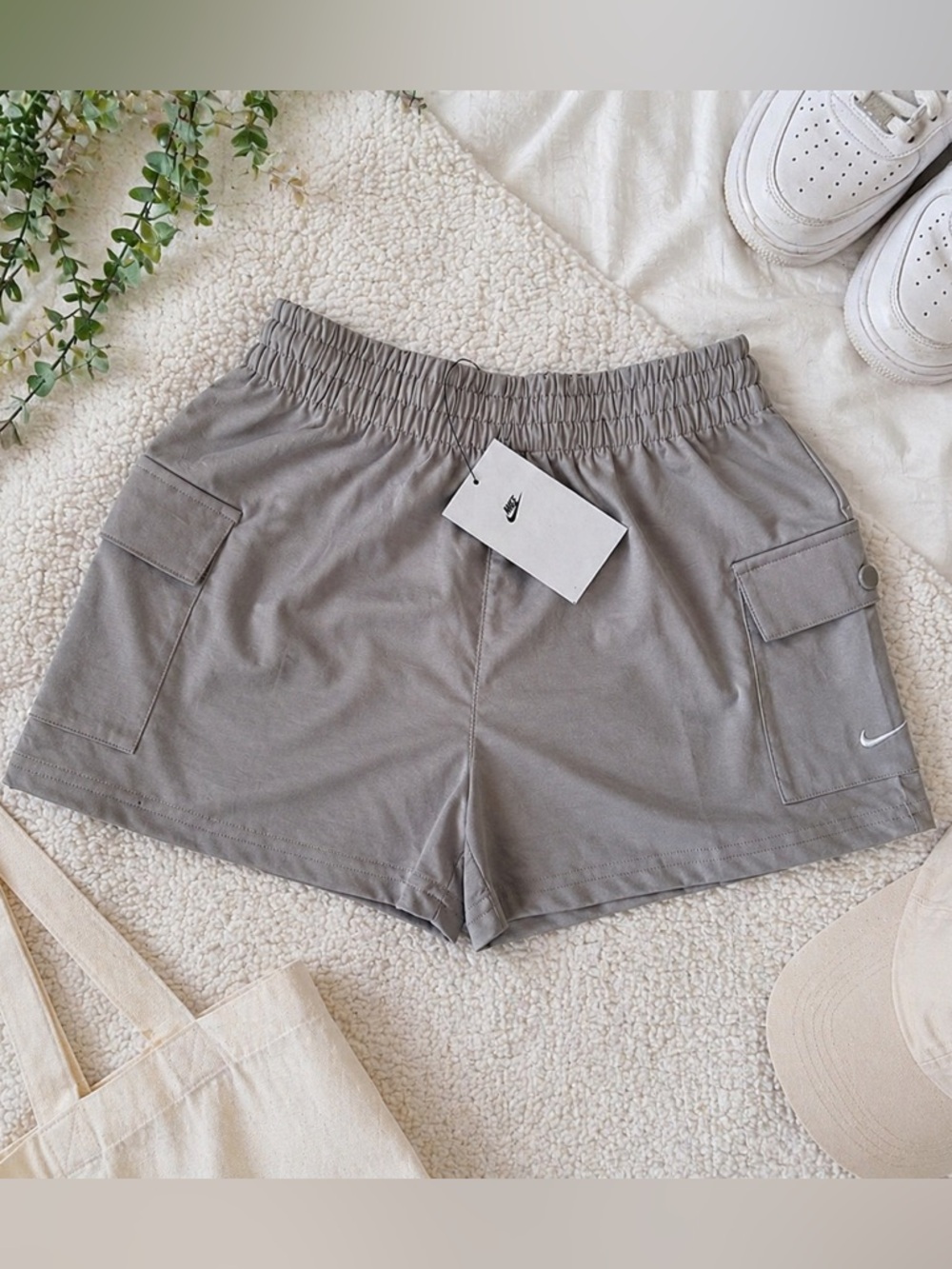 Nike Girls Sportswear Woven Cargo Shorts Medium
